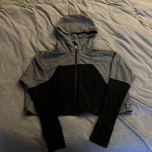 Lululemon cropped hoodie size 4